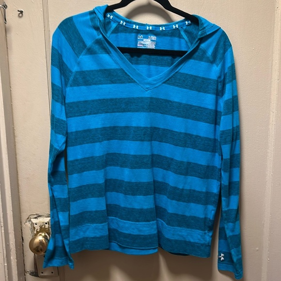 Under Armour Tops - Women’s Under Armour size XL hooded shirt
